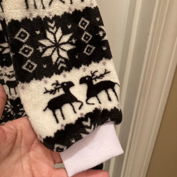 Fuzzy black/white Nordic Onesie women’s Small pajamas NWOT - Picture 3 of 6